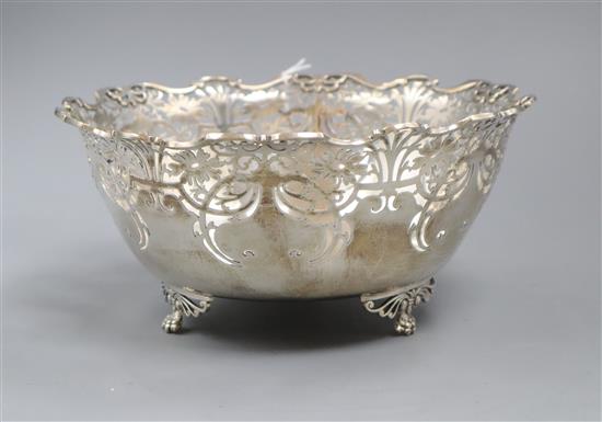 A modern pierced silver circular fruit bowl, J.B. Chatterly & Sons Ltd, Birmingham, 1966, 15.5 oz.